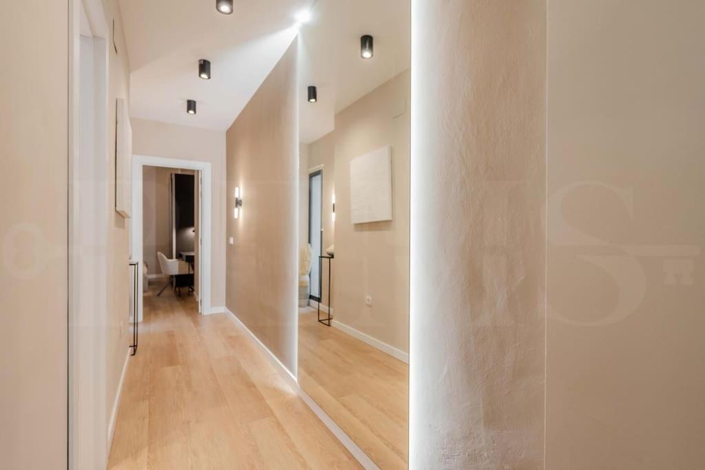 Contemporary Minimalist Apartment By Rems Málaga Extérieur photo