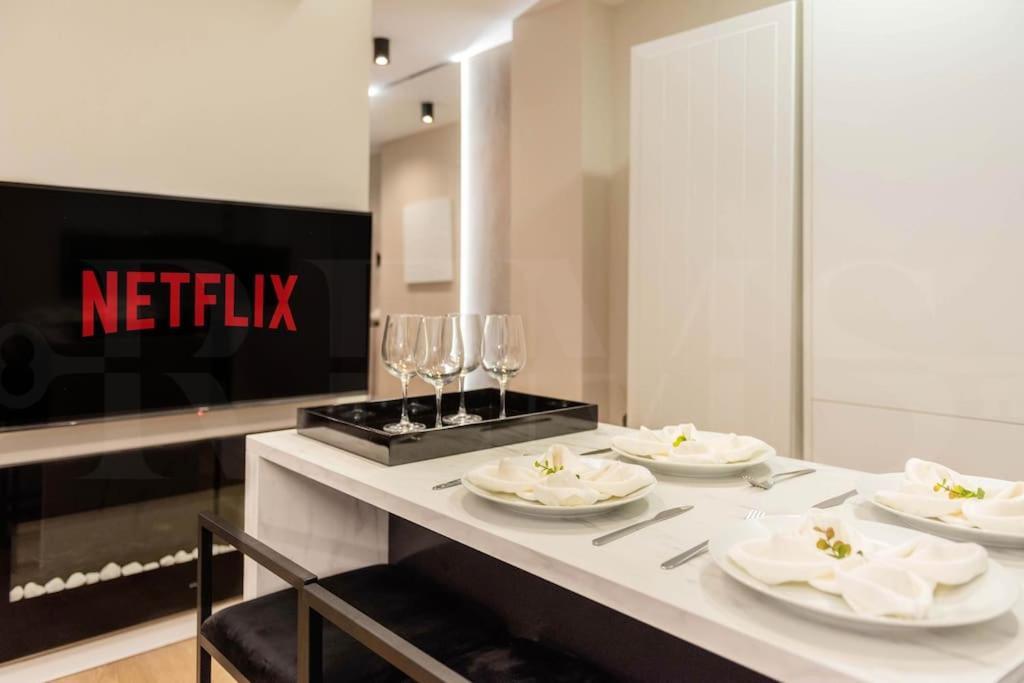 Contemporary Minimalist Apartment By Rems Málaga Extérieur photo