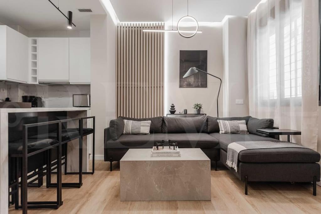 Contemporary Minimalist Apartment By Rems Málaga Extérieur photo