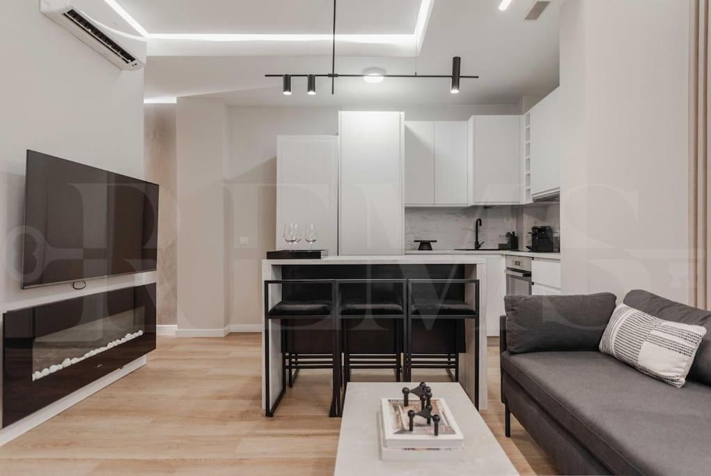Contemporary Minimalist Apartment By Rems Málaga Extérieur photo