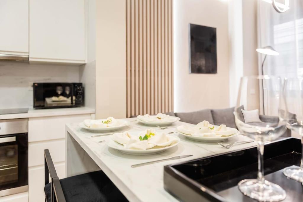Contemporary Minimalist Apartment By Rems Málaga Extérieur photo