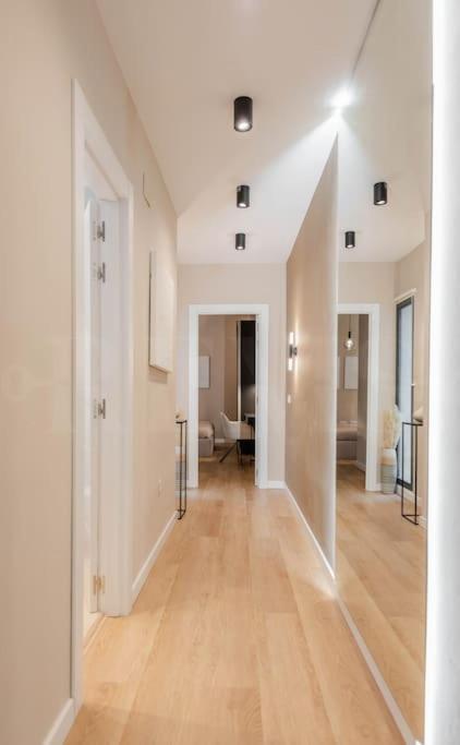 Contemporary Minimalist Apartment By Rems Málaga Extérieur photo