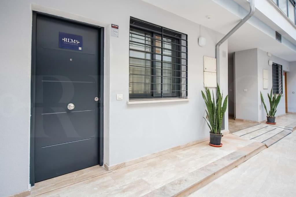 Contemporary Minimalist Apartment By Rems Málaga Extérieur photo