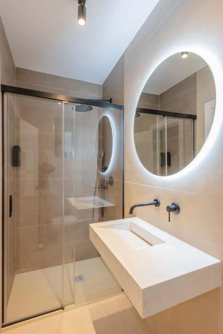 Contemporary Minimalist Apartment By Rems Málaga Extérieur photo