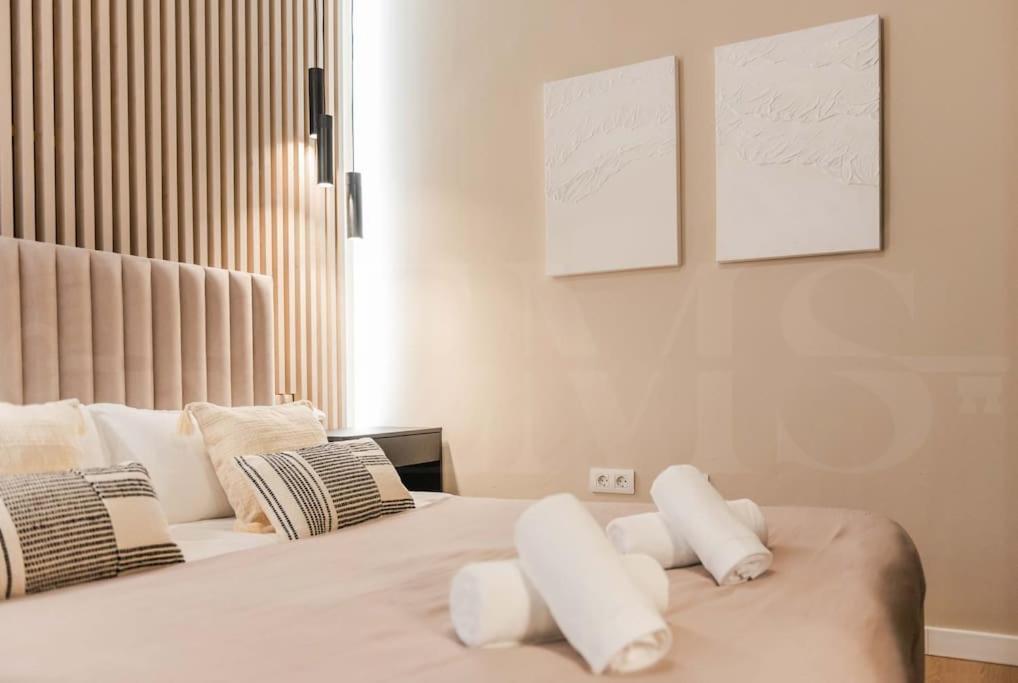 Contemporary Minimalist Apartment By Rems Málaga Extérieur photo