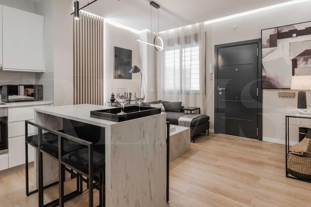 Contemporary Minimalist Apartment By Rems Málaga Extérieur photo