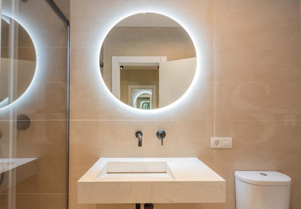 Contemporary Minimalist Apartment By Rems Málaga Extérieur photo
