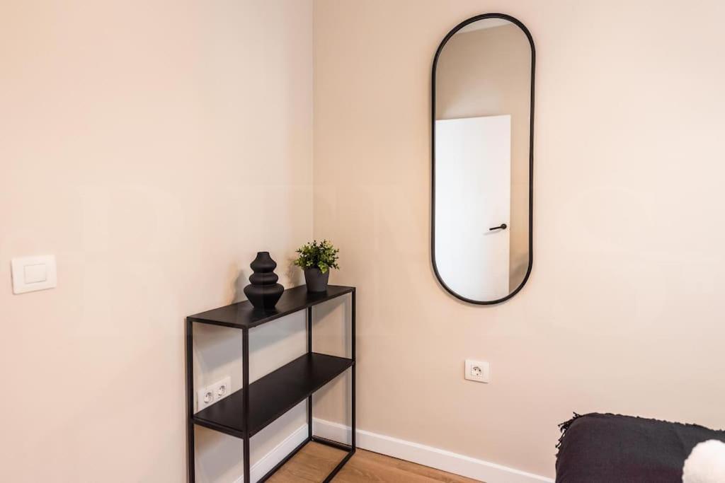 Contemporary Minimalist Apartment By Rems Málaga Extérieur photo